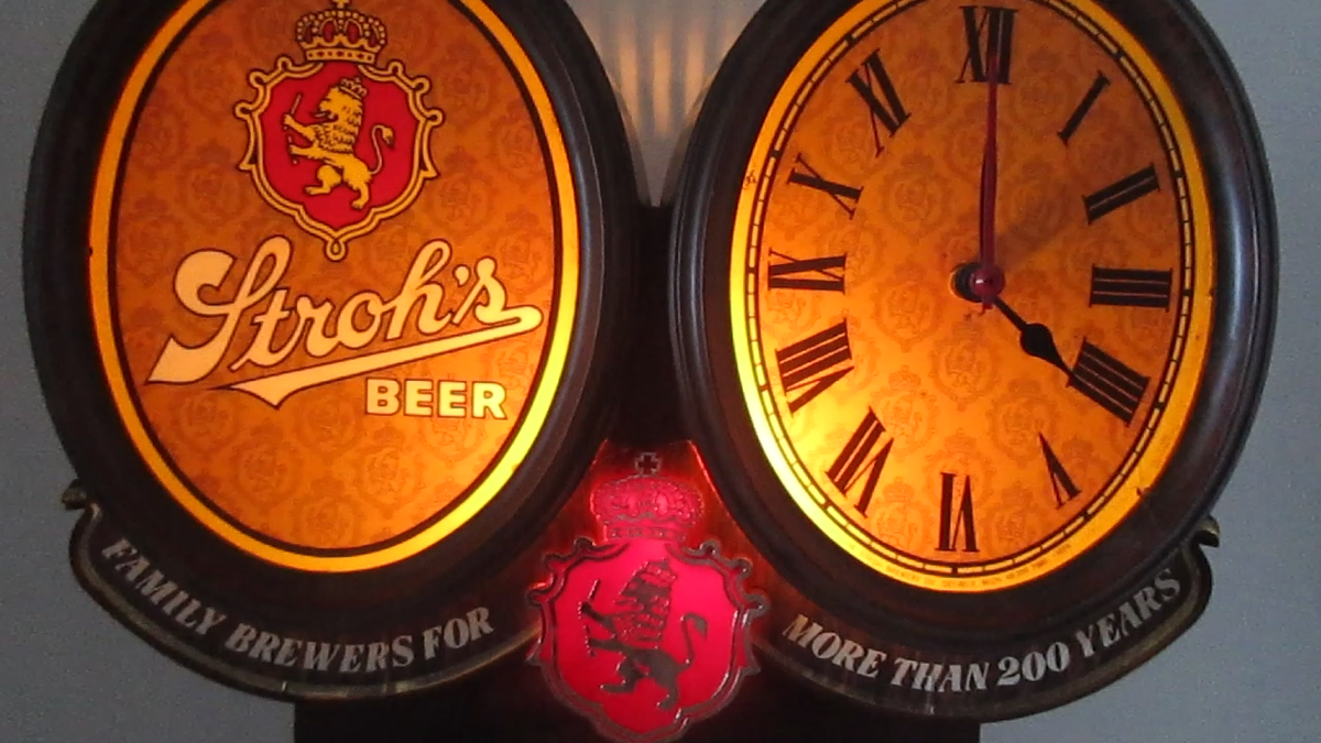 Stroh's Beerのビンテージな壁掛け時計 VINTAGE STROH'S BEER CLOCK & ILUMINATE SIGN CASH REGISTER DISPLAY