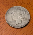 1922 UNITED STATES LIBERTY PEACE SILVER DOLLAR COIN. Good/Fair Condition