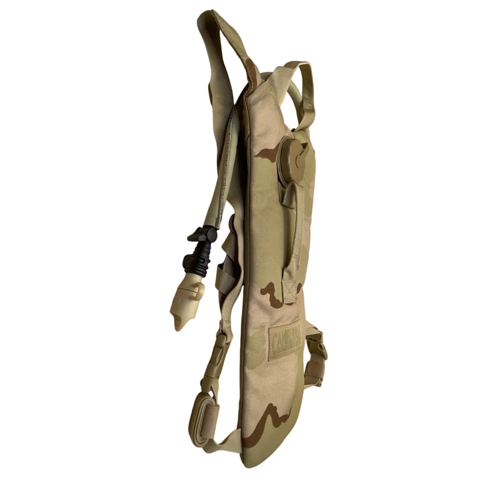 CamelBak Maximum Gear Desert Camo Nylon con Correas Ajustables Paquete de Hidratación 3L Foto 4 de 4