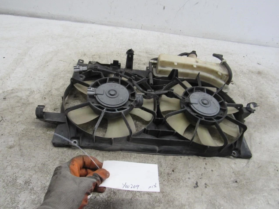 2004 Toyota Prius hybrid radiator ac engie cooling fan assembly coolant tank OEM Foto 4 de 4