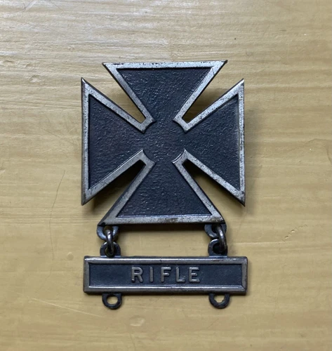 WW2 US Army Iron Cross Marksman Badge Pin Rifle Bar Sterling Military
