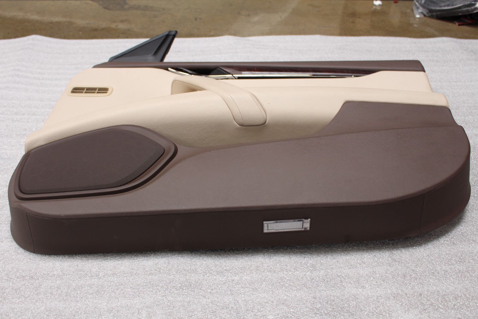 Maserati Quattroporte, RH, Right, Front Door Trim Panel, Tan/Brown, Nick, Used