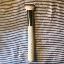 Chantecaille Foundation Makeup Brush – High-End Soft Synthetic Bristles