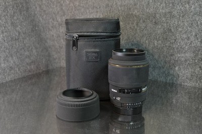 Sigma 105mm f/2.8 EX DG Macro 1:1 Autofocus Lens for Nikon F w/ Caps & Hood