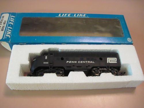 Locomotora diésel Penn Central realista 08313 HO F-7.  En caja.  Funciona. | Zustand: Used
