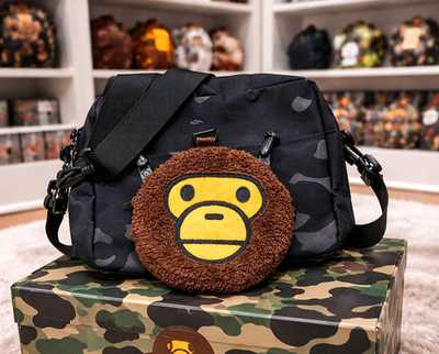 ゲンガー　BAPE APE BABY MILOショルダーバック BAPE ABC Camo Crossbody Shoulder Bag Baby Milo Keyring A Bathing