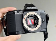 Olympus OM-D E-M5 Digital Mirrorless Camera 16.1 MP Black 90 new