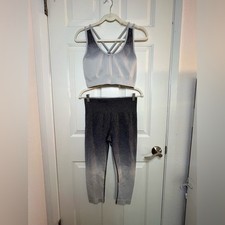 Women Gray Ombre Sports Bra and Leggings Set Size Large