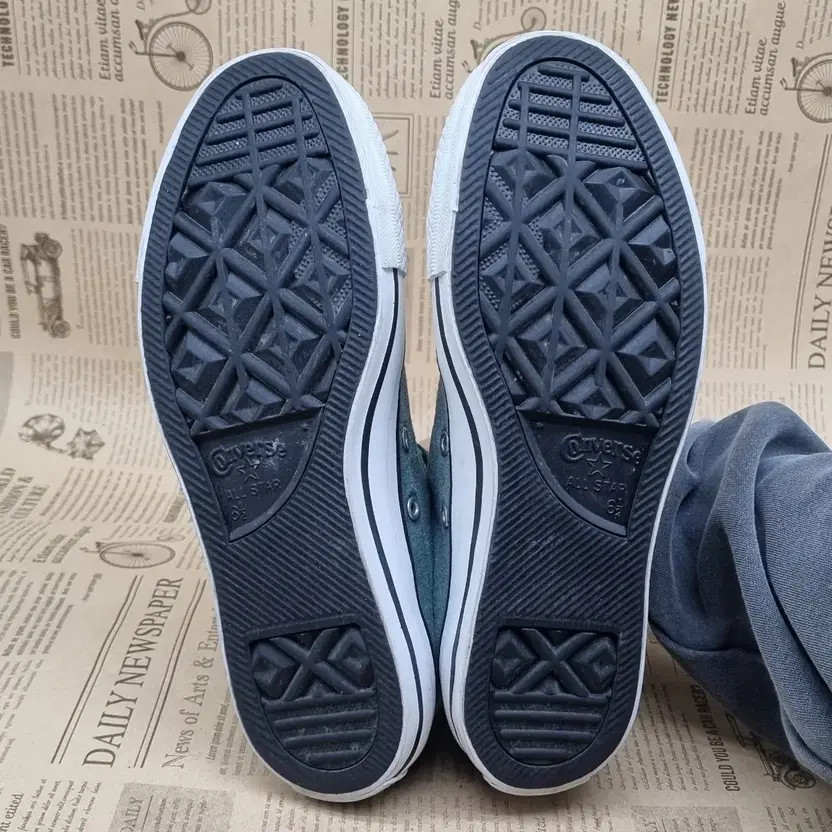 Converse Chuck Taylor Green High-Top Sneakers 250 thumbnail 4