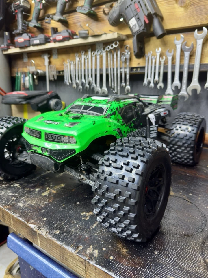 Team Corally M Line Punisher Basher 1:8 6s Fähig RC RTR 1/8 Monstertruck+lader - Bild 3 von 4