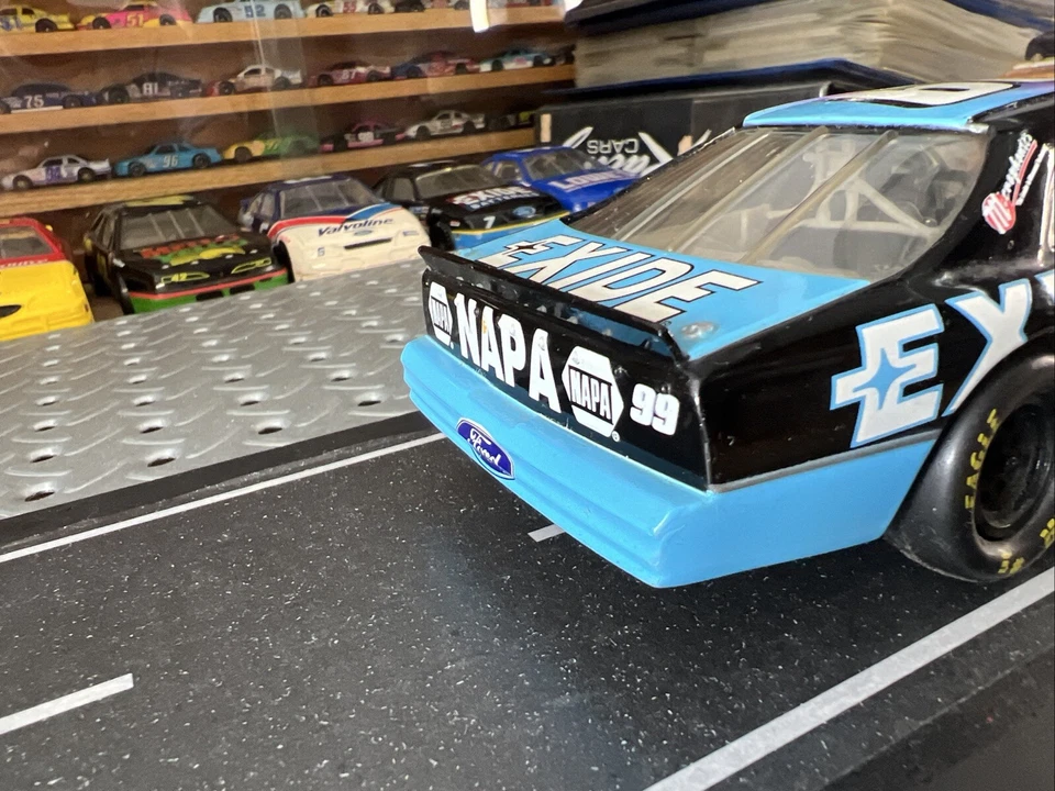 Revell - Jeff Burton #99 Exide Baterías 1995 Ford Thunderbird Foto 3 de 4