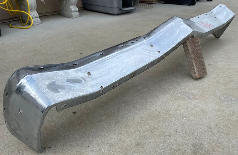 X MERCURY COUGAR XR7 NUEVO TRIPLE CHAPADO CROMO PARACHOQUES DE IMPACTO DELANTERO 1974-1975 OEM Foto 3 de 4