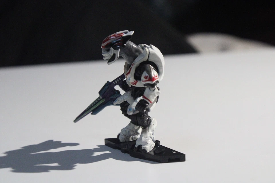 Mega Contrux Custom Halo Elite Mercenary Minifigure - Image 2 of 4