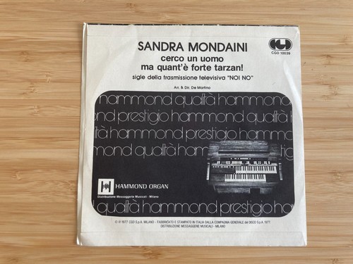 Sandra Mondaini _ Cerco Un Uomo _ Vinile 45giri 7" _ 1977 CGD - Imagen 2 de 3