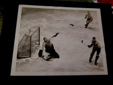 1939 EARL ROBERTSON NHL HOCKEY GOALIE PHOTO NEW YORK AMERICANS MSG TYPE 1 AHL
