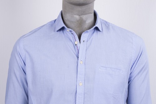 CAMICIA AL MILANO CELESTE MICRO RIGA CON TASCHINO E INTARSI SU COLLO E POLSINO - Foto 6 di 6
