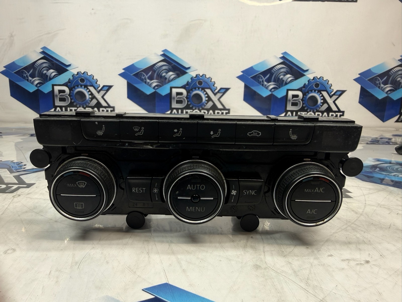 2018-2023 Volkswagen Atlas Front AC Temperature Control Unit 3CN907044G OEM