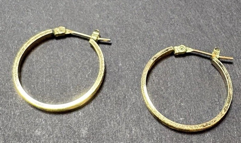 Gold Tone Round Hoop Earrings Latch Back Closure Metal Lobe No Stone