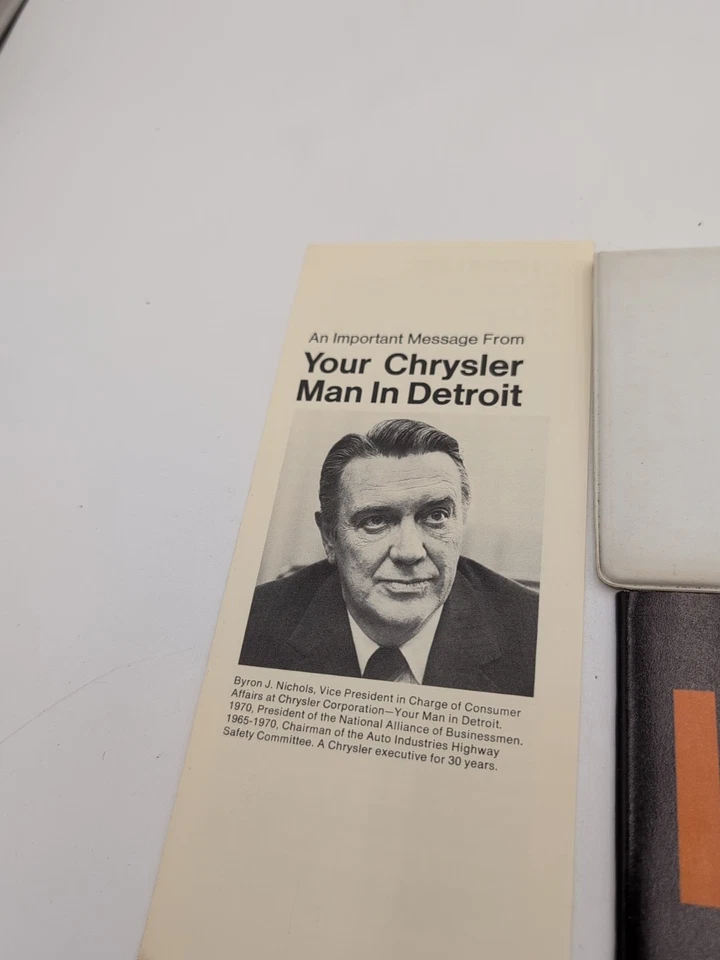 Chrysler Imperial 1973 manual del propietario original guantera libro raro con estuche Foto 2 de 4