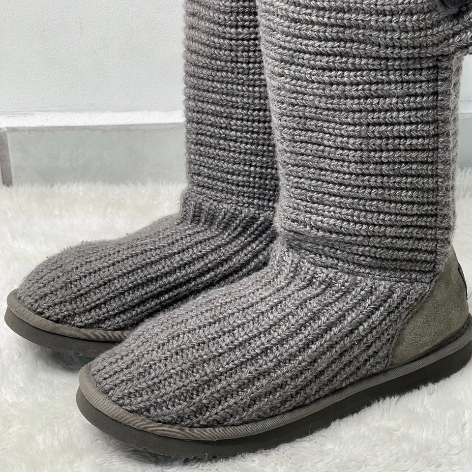 UGG #5819 Mujer Gris Clásico Cardy Botón Tejido Bota Zapatos Talla 9 EE. UU. Foto 2 de 4
