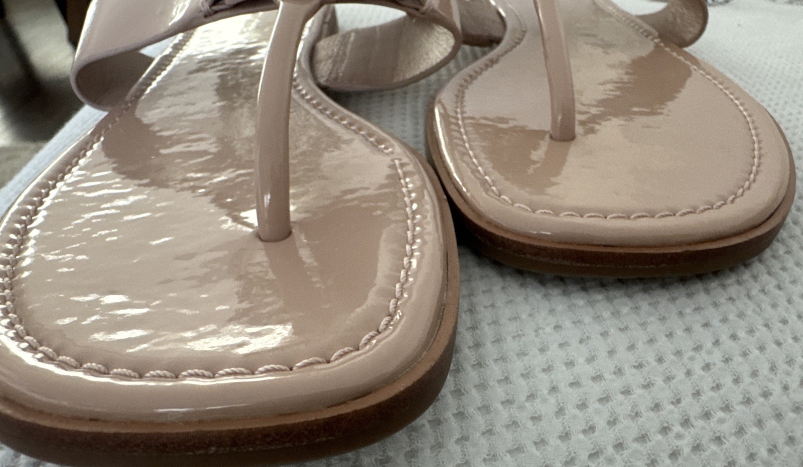 TORY BURCH GEORGIA SANDAL SOFT PATENT SHEEP -SIZE 9 thumbnail 3