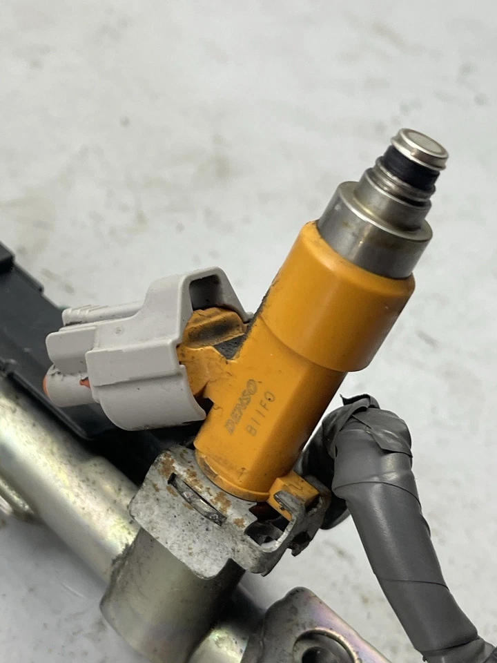 Nissan 370z Infiniti G37 2008-2015 conjunto de riel inyector de combustible OEM Denso Foto 3 de 4