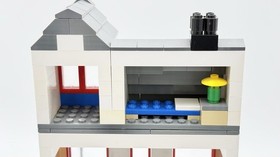 LEGO City: City House (8403) Complete with Minifigures and Instructions, No Box