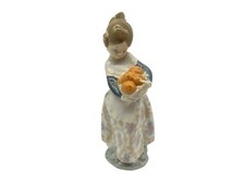 LLADRO "NIÑA VALENCIANA SOSTENIENDO NARANJAS" FIGURA DE PORCELANA RETIRADA # 4841 COMO NUEVO