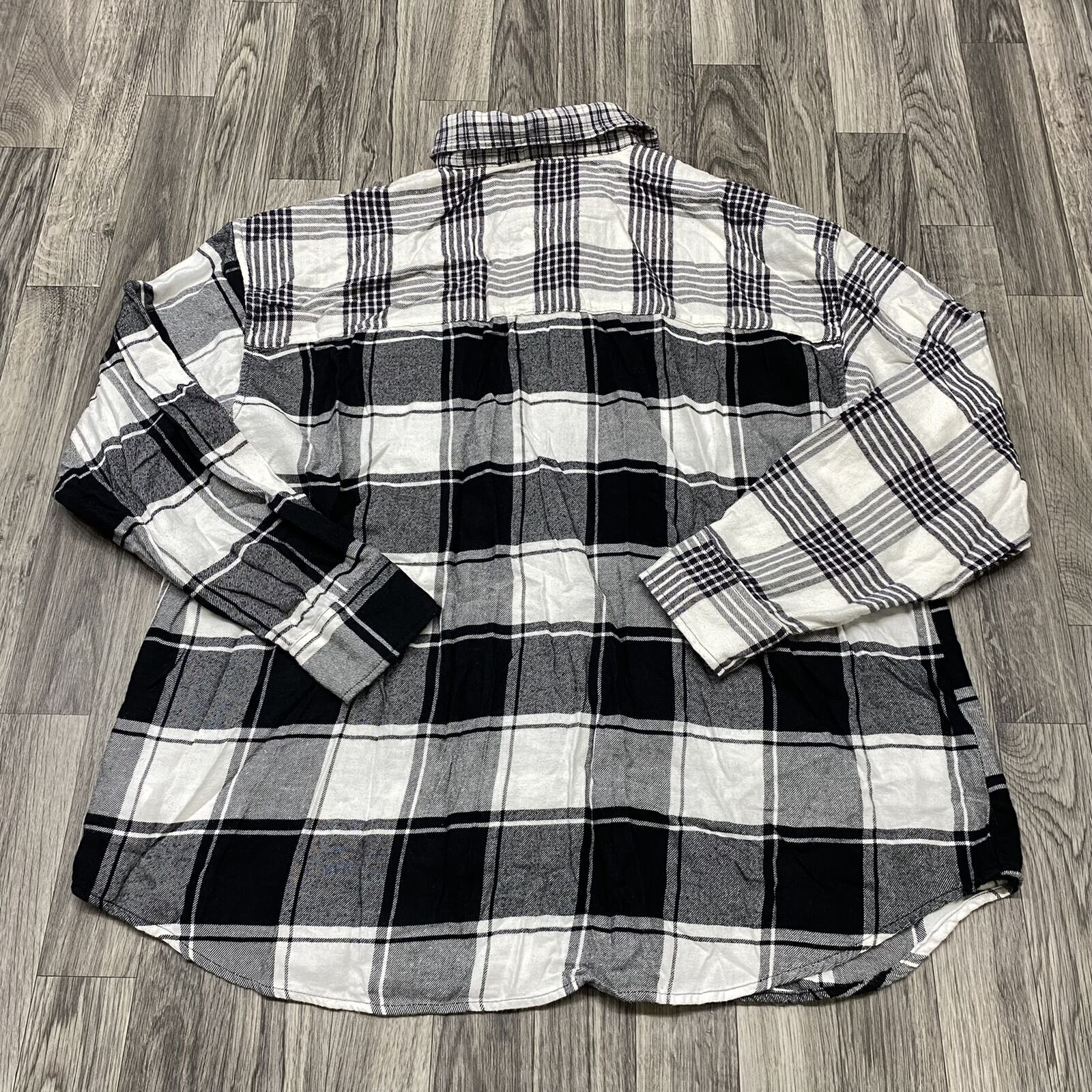 AMERICAN EAGLE Button Down Collared Black & White… - image 6