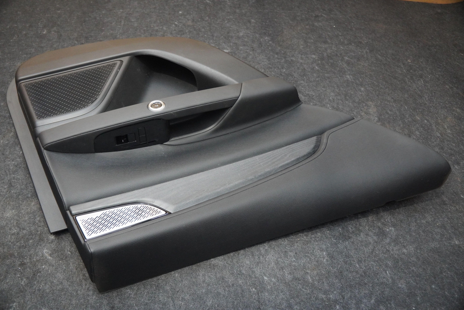 Rear Left Door Interior Trim Panel Black 670199448 Maserati Grecale Modena 2023