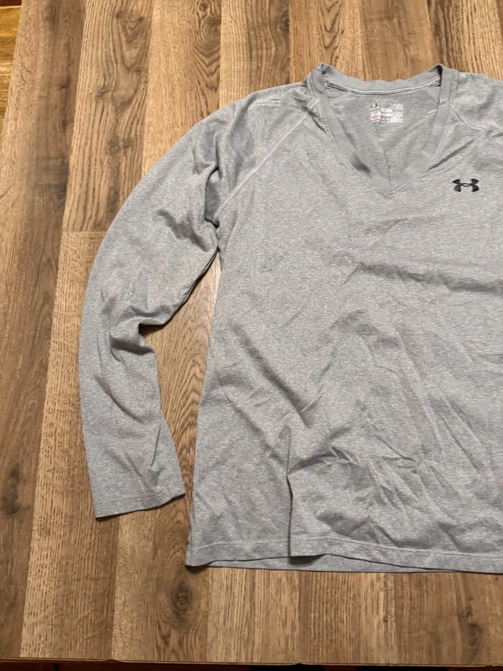 Camisa Under Armour, Feminina Tamanho XL, Cinza, Camisa Manga Longa, Decote V - Imagem 3 de 4