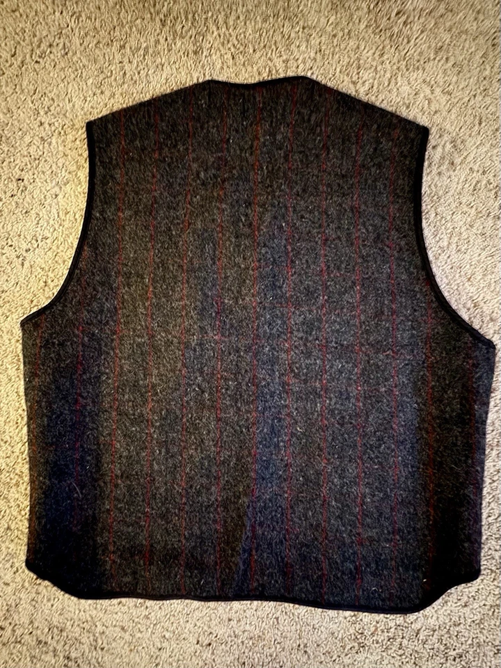 VTG Woolrich Men's Charcoal Gray Wool Blend Vest, Size L, Sherpa Lined, Full Zip - Image 2 of 4