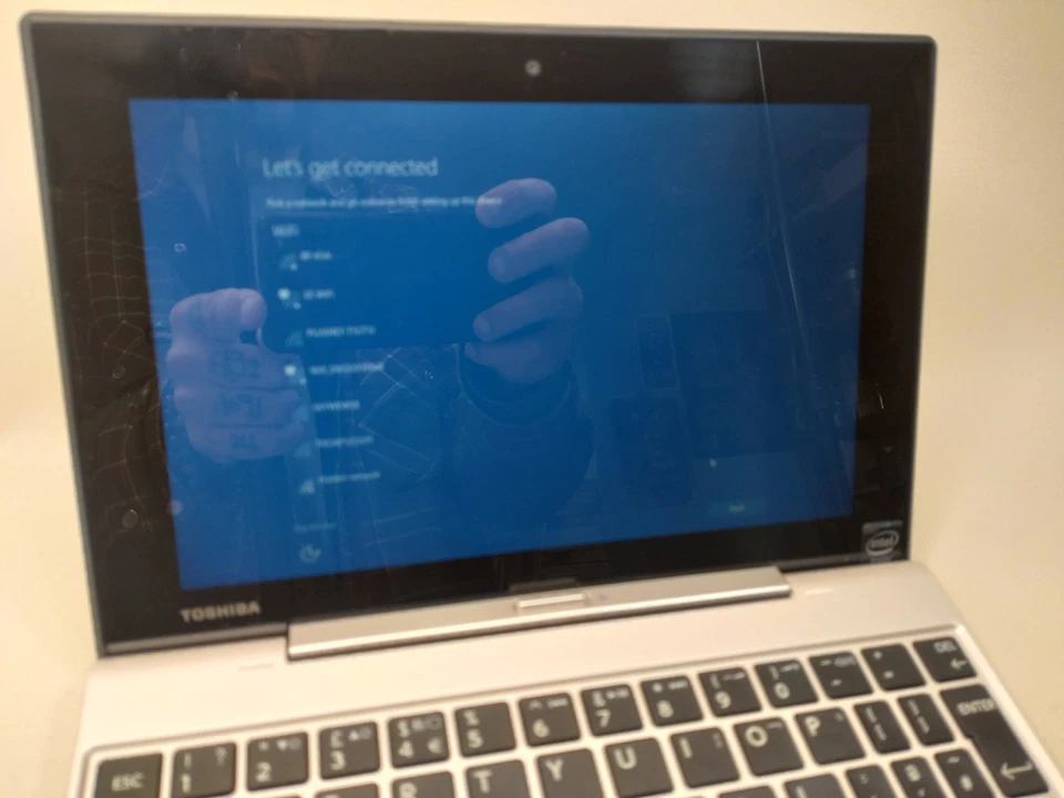 Toshiba Satellite Click mini L9W-B 2 In 1 Laptop / Tablet Touch Screen - Image 3 of 4