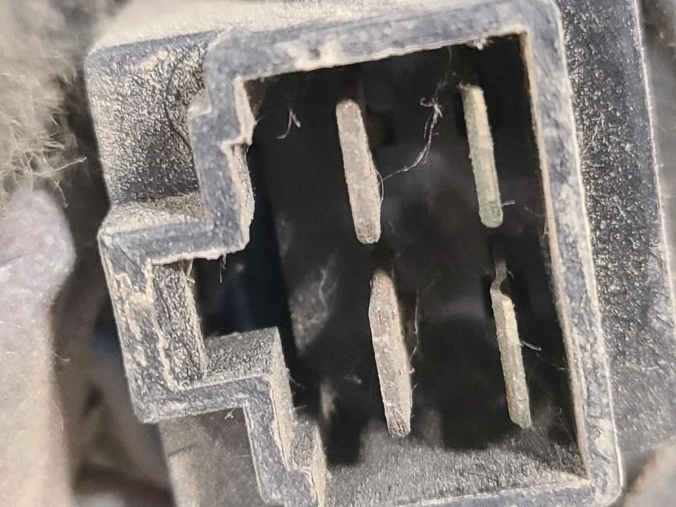 Used Windshield Wiper Motor fits: 1987 Toyota Van wagon standard spec Grade A - Image 3 of 4