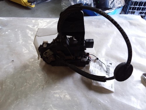 VOLKSWAGEN PASSAT LOCK MECHANISM LEFT FRONT DOOR LOCK, SEDAN, 3B/GP, 03/97-10/02