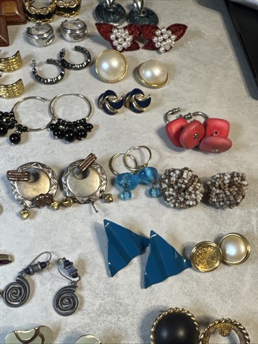 Vtg Costume Pierced earrings Lot - Carolee, Napier, AK, Goldtone, Enamel 5 - Imagen 13 de 21