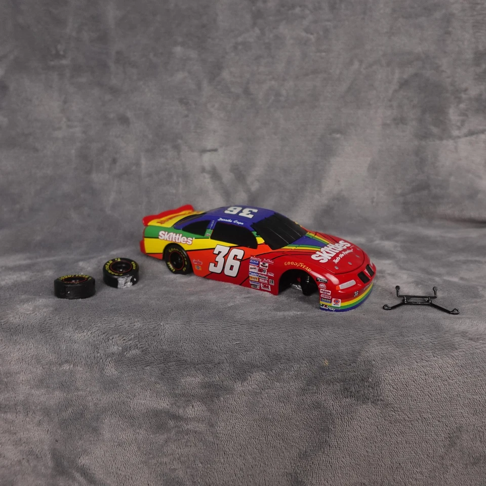 De colección 1997 Derrike Cope #36 Skittles Pontiac 1:24 Diecast Bank Car Action ARC Foto 2 de 4