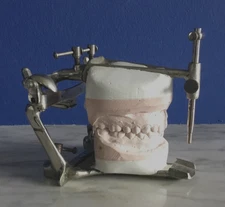 Antique GYSI Simplex Articulator Pat. 1912 The Dentist Supply Co w/Denture Mold