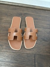 HERMES WOMEN H ORAN SANDALS IN CALFSKIN LEATH...