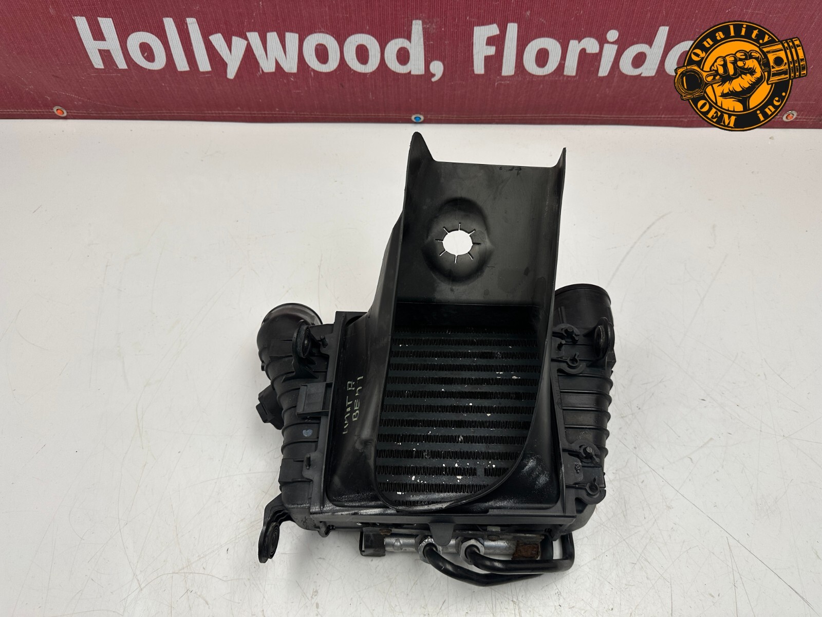 2003-2010 BENTLEY CONTINENTAL FRONT RIGHT INTERCOOLER OIL COOLER W/ AIR DUCT 49k
