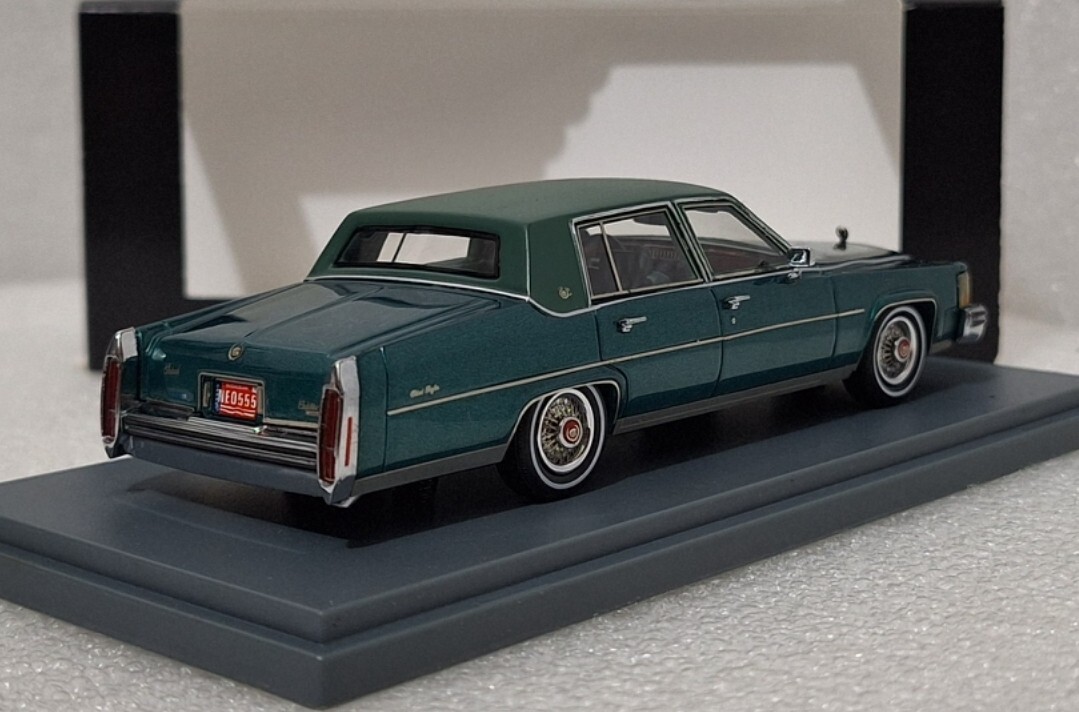 Cadillac Fleetwood Brougham 1980 Green Met 1:43 Neo 43555