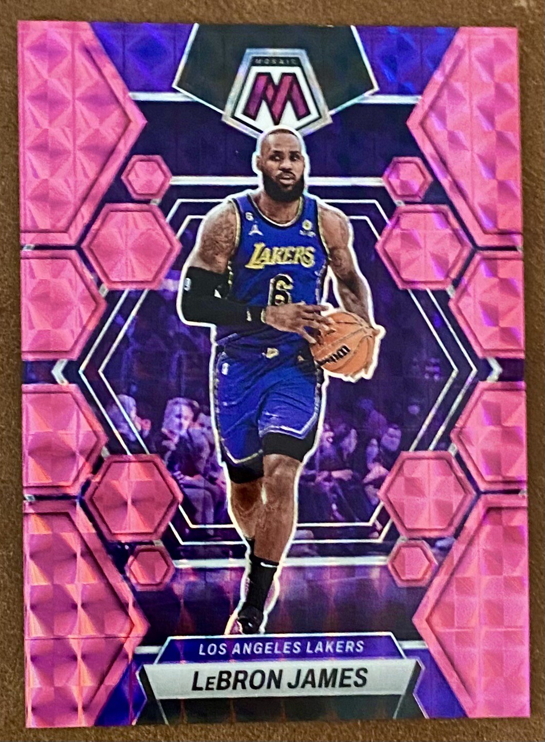 2022-23 Panini Mosaic Lebron James Base Pink Mosaic Parallel Lakers SP /149