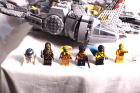 LEGO Star Wars: Millennium Falcon (7965) Read Description