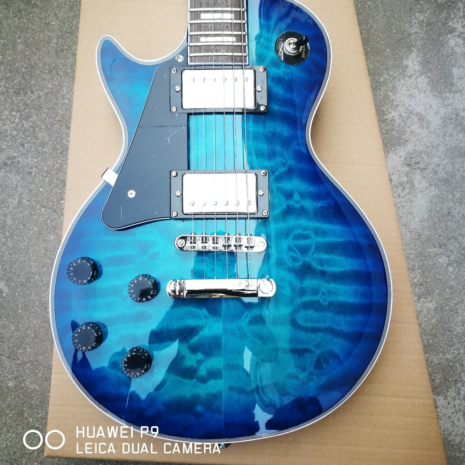 Left Handed Version Custom Blue Electric Guitar Solid Mahogany Chrome