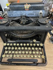 Old Typewriter. Good Condition thumbnail