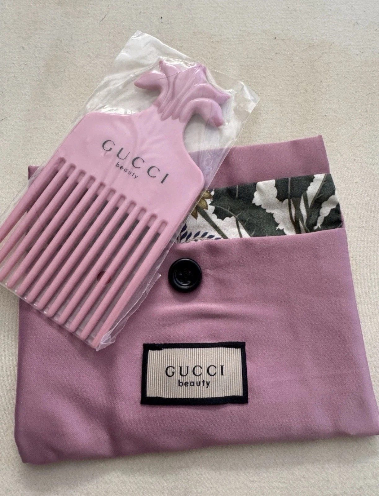 Authentic NEW Gucci Makeup Bag Cosmetic Floral Organizer Bag Pink Comb Pick
Opens in a new window or