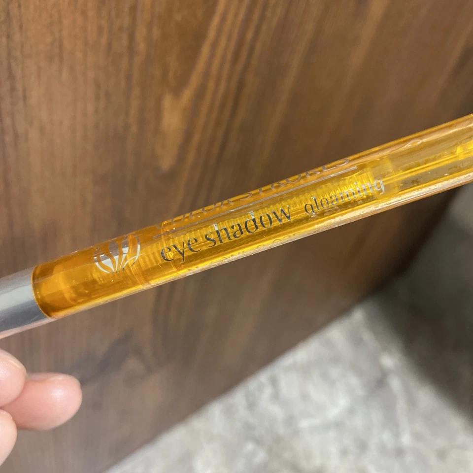 SERIOUS CUIDADO DE LA PIEL Color Sombra de ojos con infusión de vitamina C Color C Gloaming Foto 3 de 4