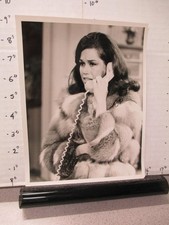 CBS TV show photo 1970 MARY Tyler Moore fur coat telephone