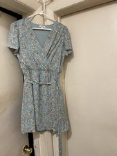 Women’s Floral Wrap Dress Size M Light Blue Short Sleeve Tie Waist Mini Dress