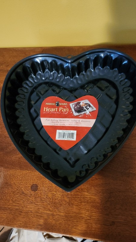 Nordic Ware 8 Cup Baking Pan Quilt Red Heart Pattern Nonstick Kitchen